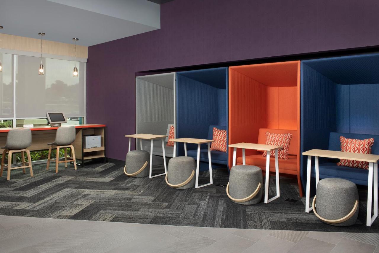Tru By Hilton Charlotte Airport Lake Pointe Exterior photo