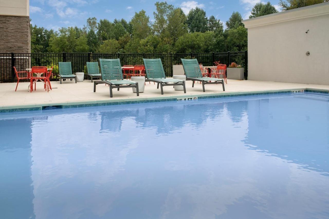Tru By Hilton Charlotte Airport Lake Pointe Exterior photo
