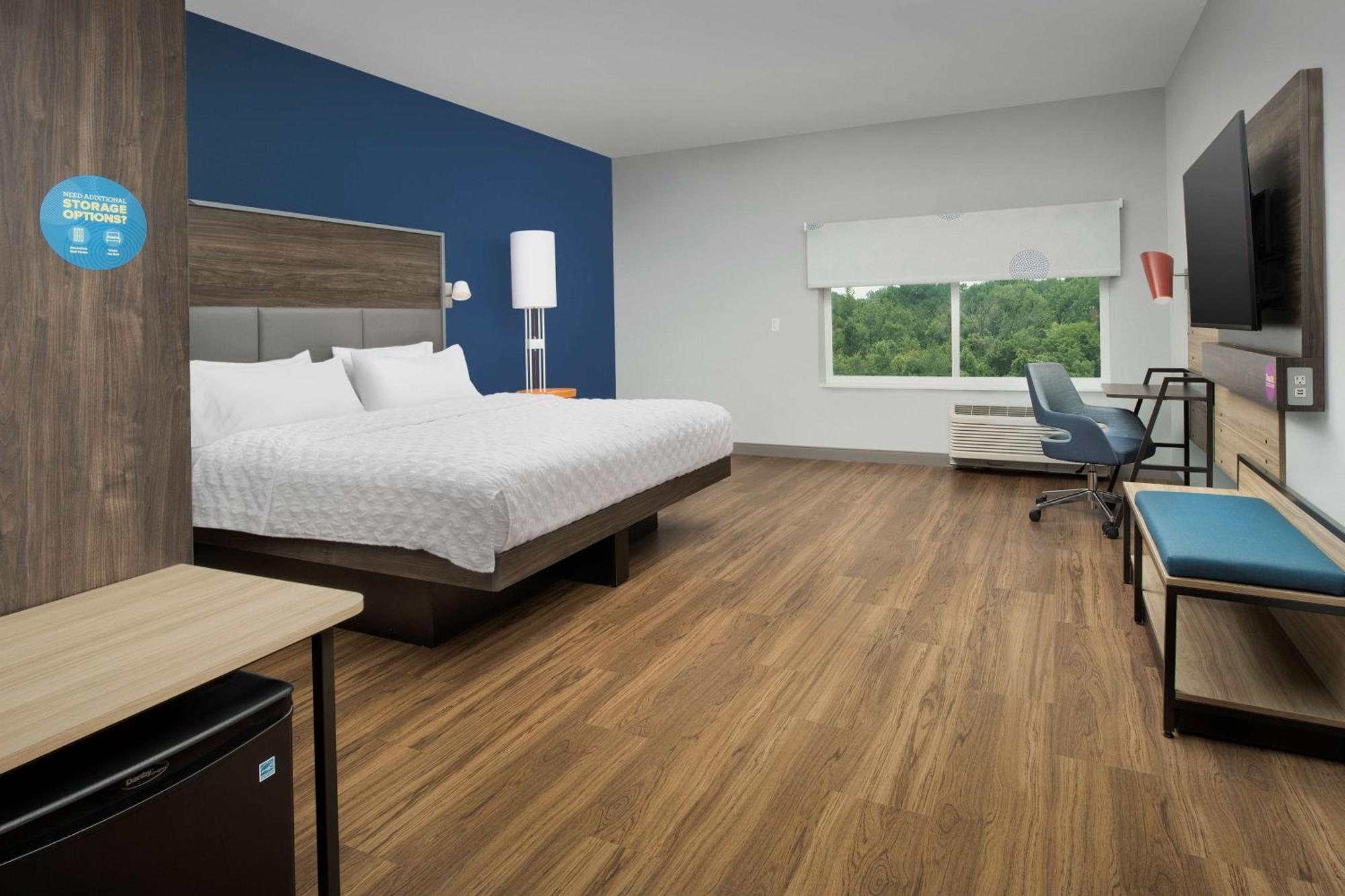 Tru By Hilton Charlotte Airport Lake Pointe Exterior photo