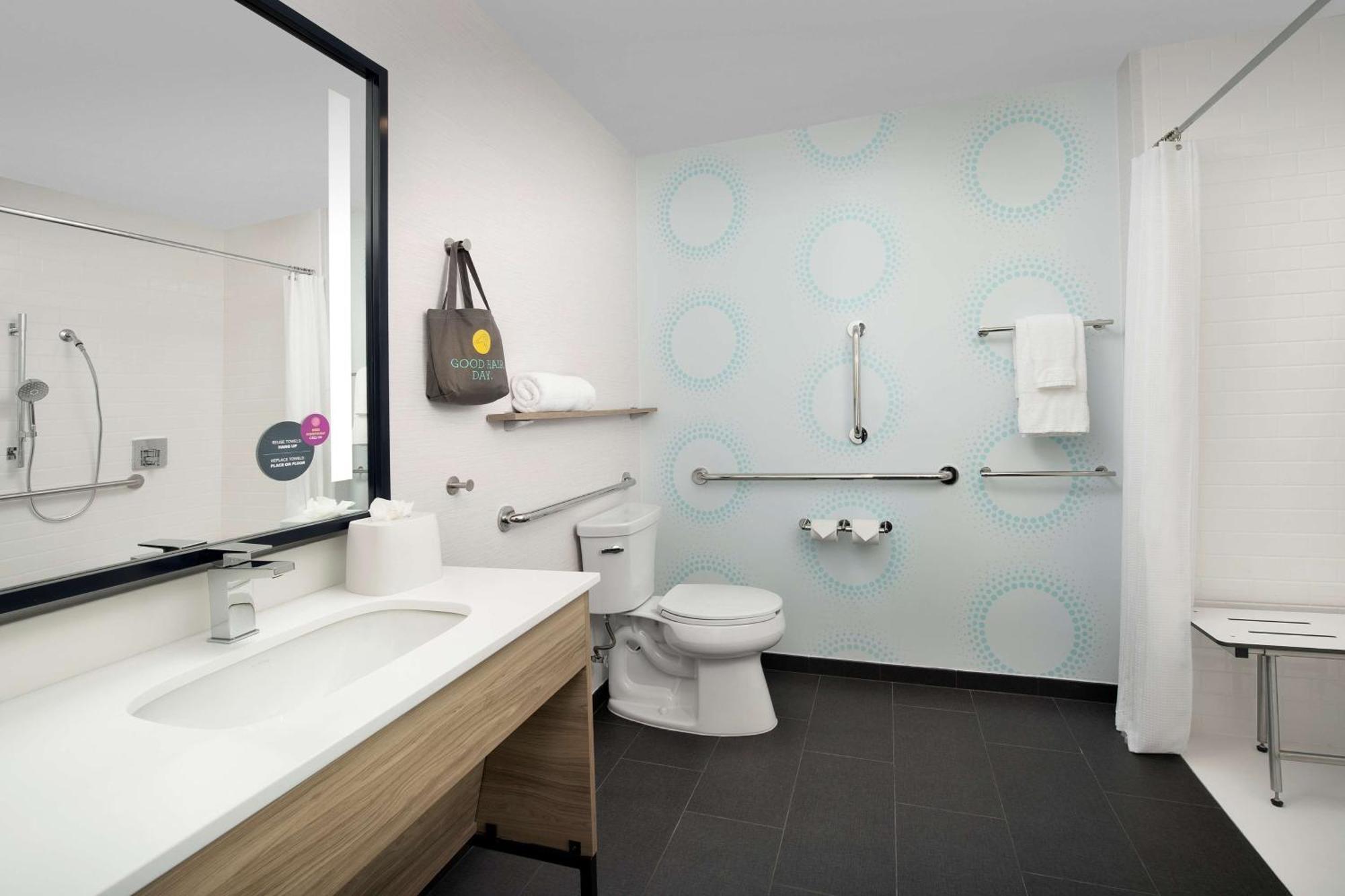 Tru By Hilton Charlotte Airport Lake Pointe Exterior photo