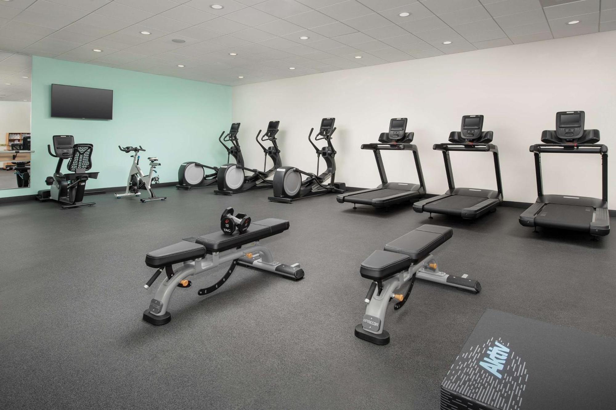 Tru By Hilton Charlotte Airport Lake Pointe Exterior photo